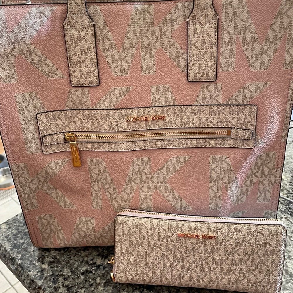 Michal kors wallet and bag